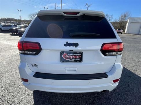 Used 2020 Jeep Grand Cherokee Altitude image 3