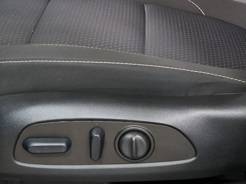 Used 2023 GMC Acadia SLE w/ Driver Convenience Package FWD image 17
