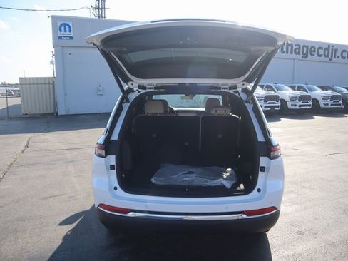 New 2025 Jeep Grand Cherokee Limited image 26