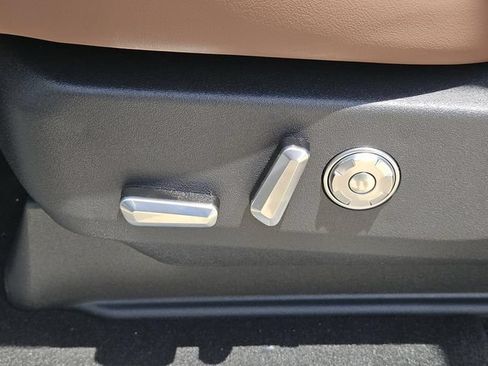 New 2026 Lincoln Navigator Reserve AWD/4WD image 23