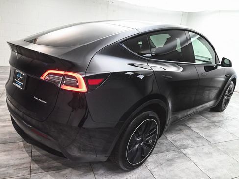 Used 2023 Tesla Model Y Long Range image 6