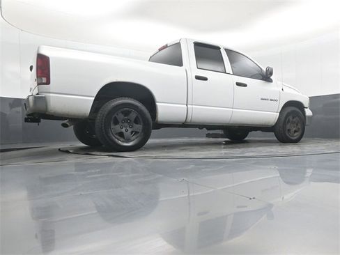 Used 2004 Dodge Ram 1500 Truck SLT image 38