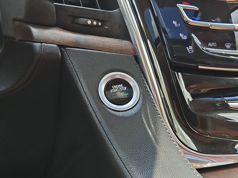 Used 2016 Cadillac Escalade Luxury AWD/4WD image 24