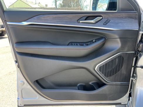 New 2025 Jeep Grand Cherokee L Overland w/ Trailer Tow Package image 9