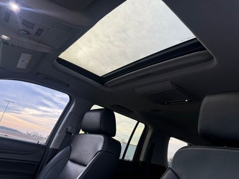 Used 2018 Chevrolet Suburban Premier image 25