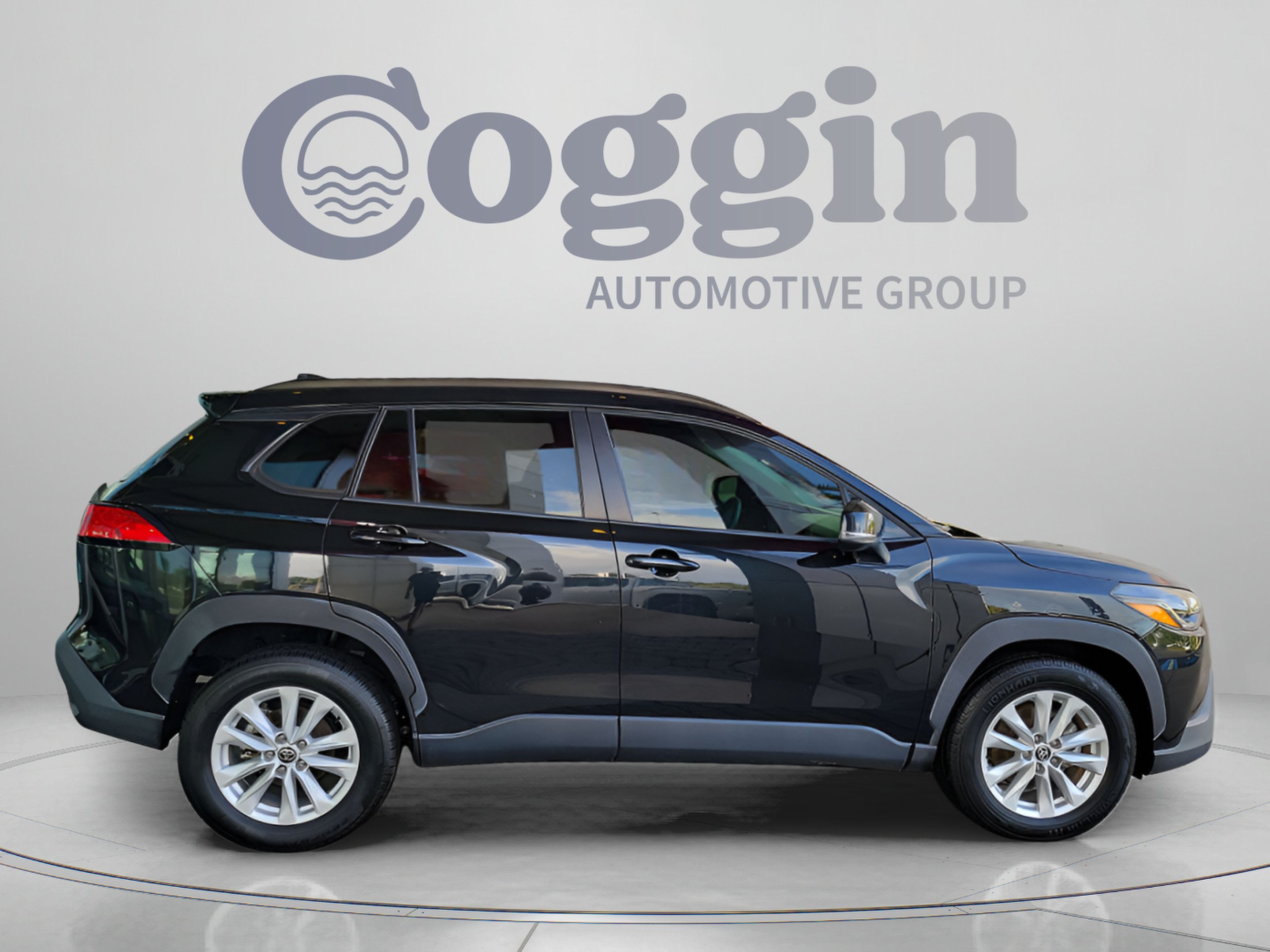 Used 2022 Toyota Corolla Cross LE FWD image 5