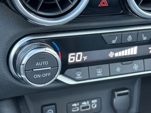 Used 2025 Nissan Sentra SR w/ SR Premium Package image 28