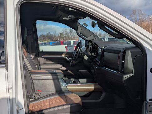 Used 2024 Chevrolet Silverado 3500 High Country w/ High Country Premium Package image 11