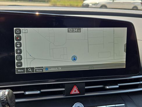Used 2025 Hyundai Elantra Limited FWD image 19