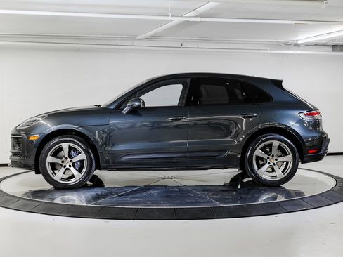 Certified 2025 Porsche Macan image 2