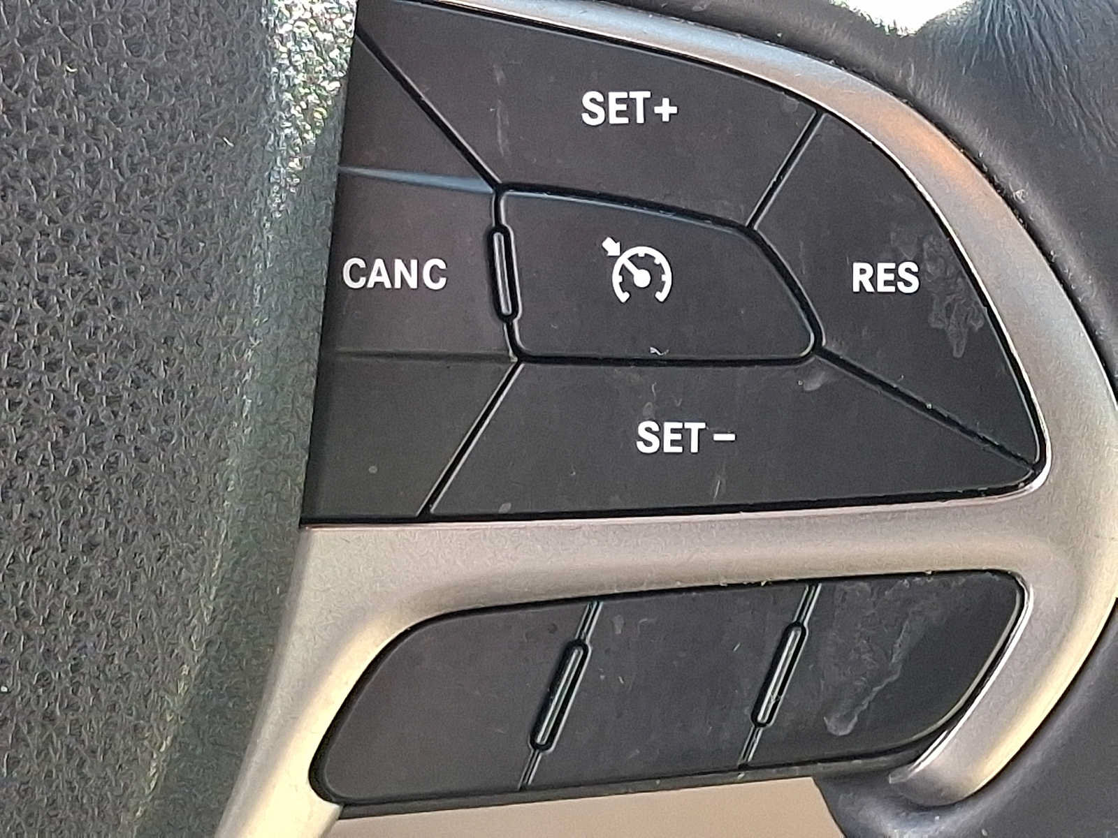 Used 2018 Jeep Grand Cherokee Limited AWD/4WD image 24