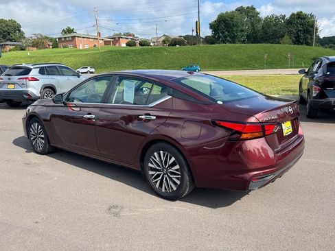 Used 2024 Nissan Altima 2.5 SV FWD image 4