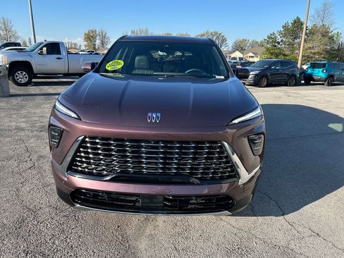 Used 2025 Buick Enclave Avenir w/ Super Cruise Package AWD/4WD image 2