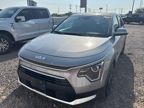 Used 2025 Kia Niro LX FWD image 1