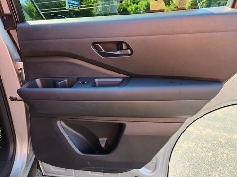 Used 2025 Nissan Pathfinder SV image 45