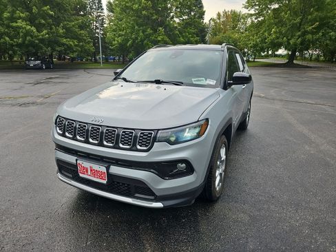 Used 2025 Jeep Compass Limited AWD/4WD image 2