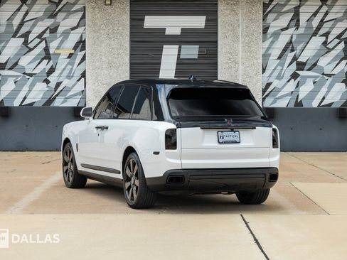 Used 2022 Rolls-Royce Cullinan w/ Technology Package AWD/4WD image 11
