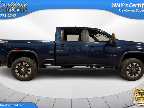 Used 2021 Chevrolet Silverado 2500 Custom w/ Custom Value Package image 4
