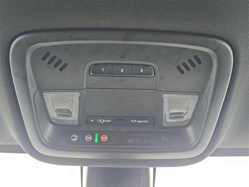 Certified 2022 Chevrolet Traverse LT image 36