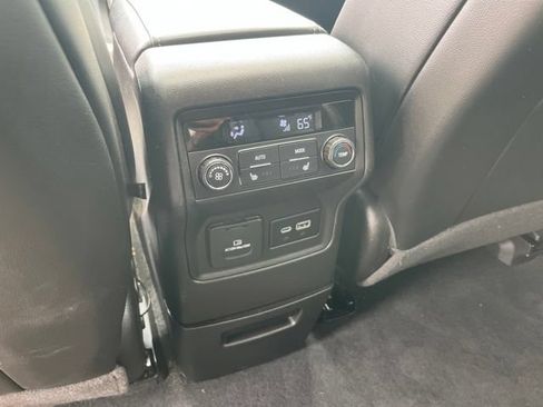 Used 2022 GMC Acadia Denali w/ Denali Ultimate Package AWD/4WD image 18