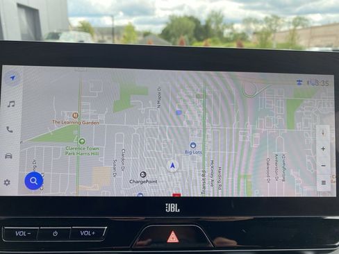 Used 2023 Toyota Venza Limited image 9