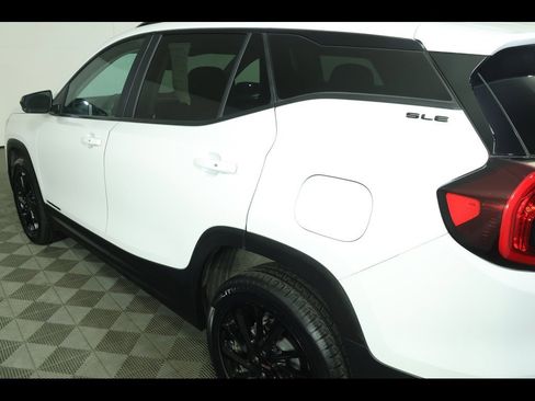 Used 2023 GMC Terrain SLE w/ Elevation Edition image 15