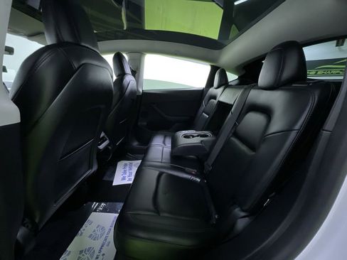 Used 2022 Tesla Model Y Long Range image 27
