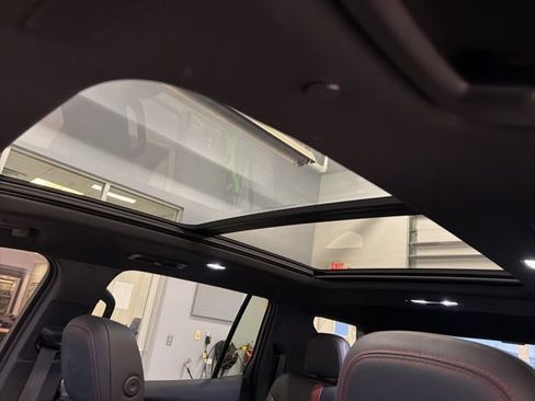 Used 2024 Chevrolet Traverse RS image 2