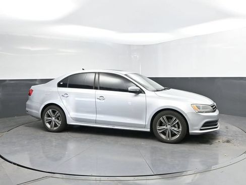 Used 2015 Volkswagen Jetta TDI SE FWD image 3