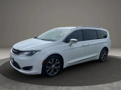 Used 2017 Chrysler Pacifica Limited w/ UConnect Theater Package
