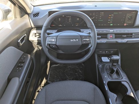 New 2025 Kia K4 EX image 18