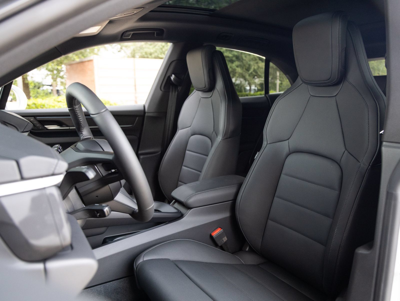 Certified 2026 Porsche Macan 4 Electric AWD/4WD image 5