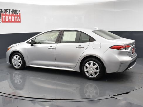 Used 2021 Toyota Corolla LE FWD image 2
