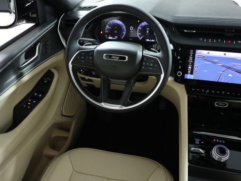 New 2026 Jeep Grand Cherokee L Limited AWD/4WD image 16