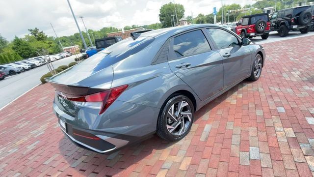Used 2025 Hyundai Elantra Sport FWD image 9