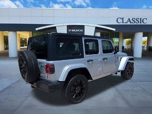 Used 2023 Jeep Wrangler Unlimited Sahara AWD/4WD image 8