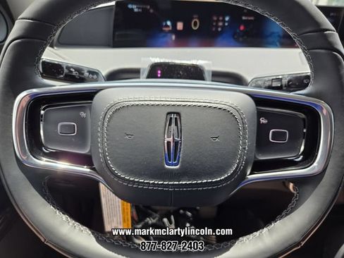 New 2027 Lincoln Navigator Premiere AWD/4WD image 18