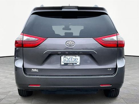 Used 2020 Toyota Sienna LE image 4