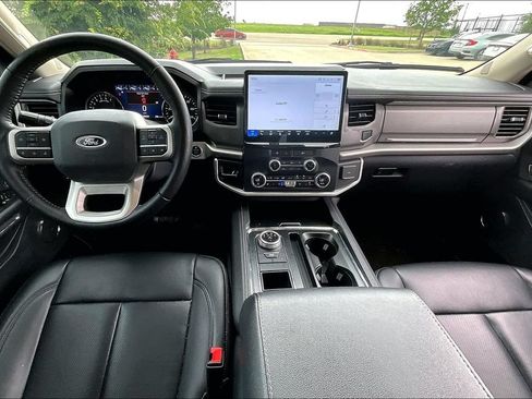 Used 2024 Ford Expedition XLT RWD image 18