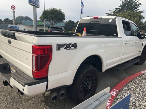 Used 2022 Ford F350 Lariat w/ Black Appearance Package image 5