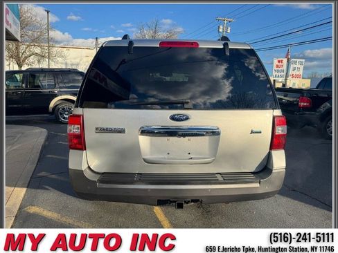 Used 2011 Ford Expedition XLT w/ 203A Rapid Spec Order Code image 5