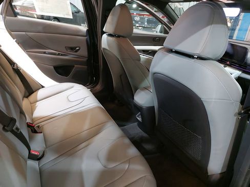 Used 2025 Hyundai Elantra Limited FWD image 11