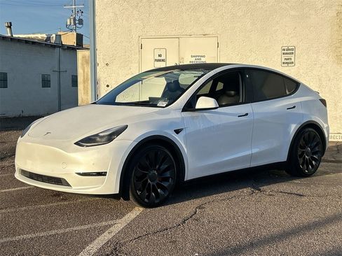 Used 2022 Tesla Model Y Performance image 3
