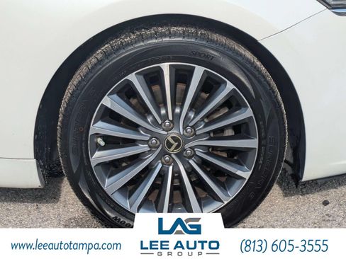 Used 2017 Kia Cadenza Premium w/ Luxury Package FWD image 10