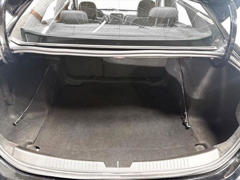 Used 2017 Chevrolet Malibu LT image 9