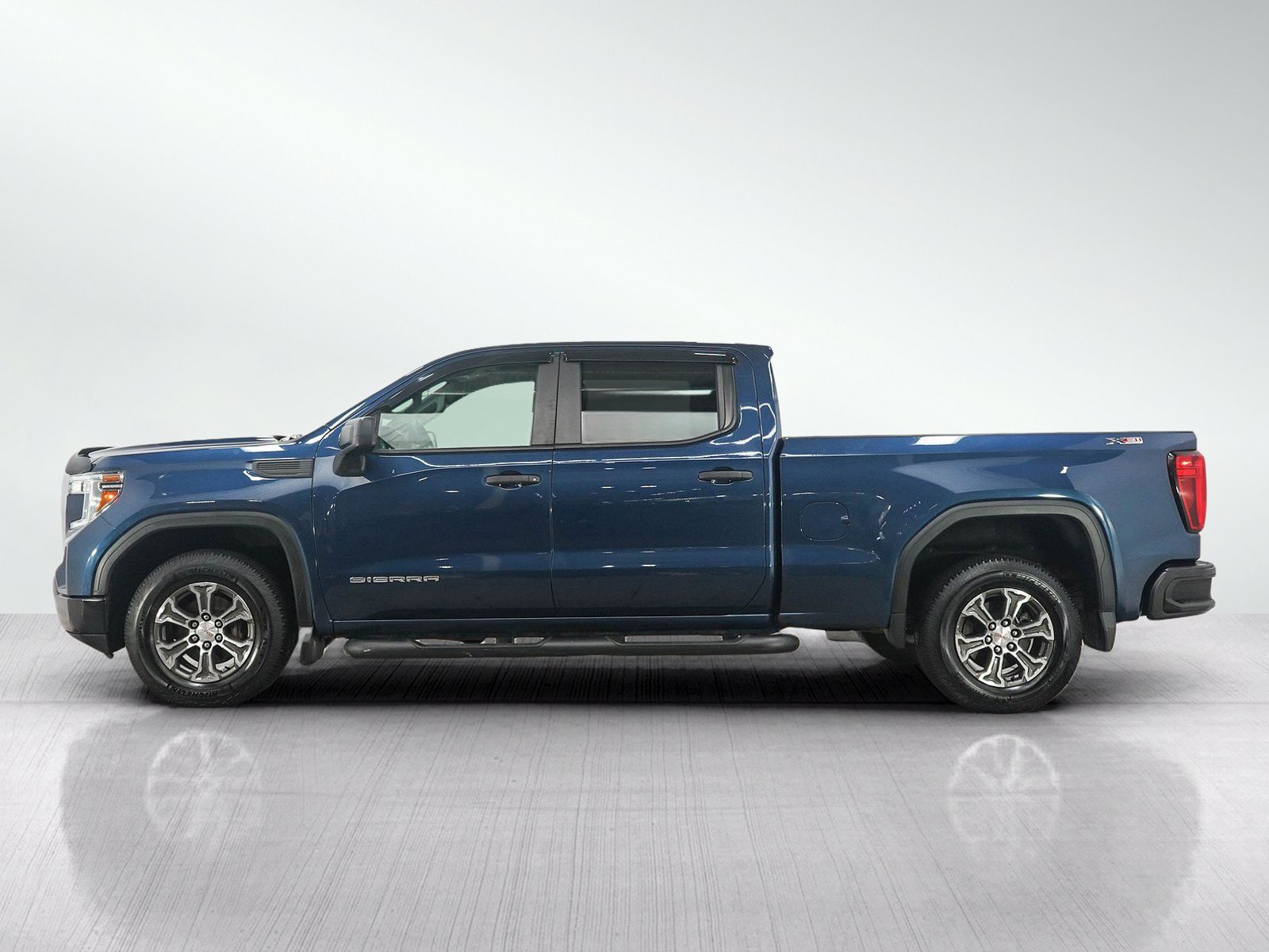 Used 2019 GMC Sierra 1500 4x4 Crew Cab w/ Convenience Package image 2