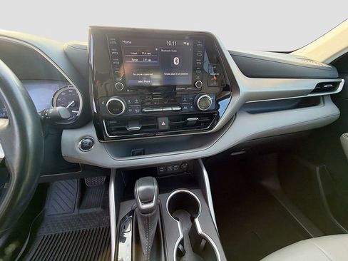 Used 2022 Toyota Highlander XLE image 31