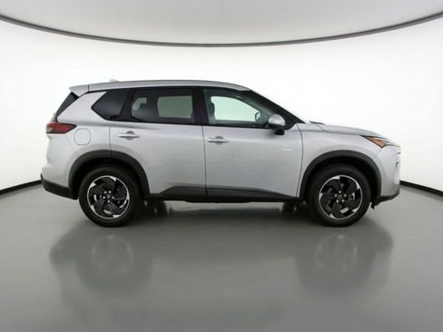 Used 2025 Nissan Rogue SV FWD image 11