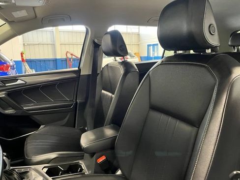 Used 2024 Volkswagen Tiguan SE AWD/4WD image 23