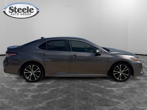 Used 2019 Toyota Camry SE FWD image 6